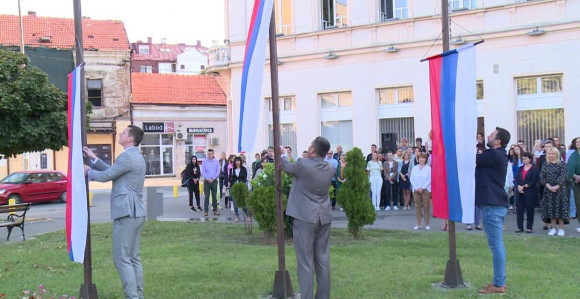 Подизањем заставе на јарбол обиљежен Дан јединства