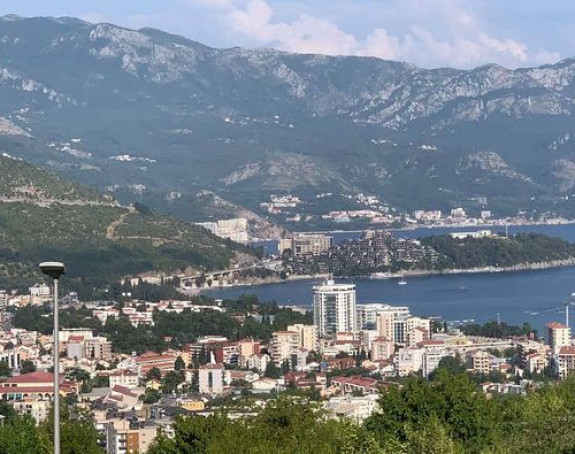 Дијете (2) пало са терасе, љекари му се боре за живот