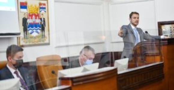 "I da Ajnštajn predloži budžet, oni ga neće podržati"