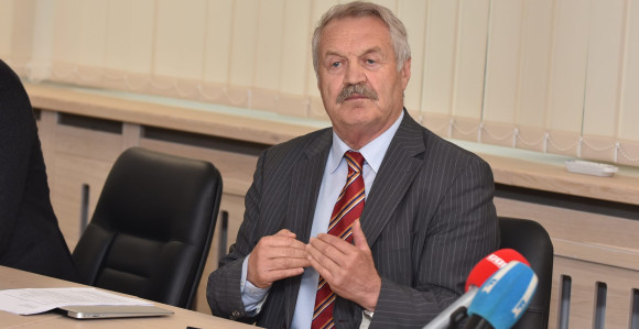 Dukić izdao naredbu: Vakcinišite se ili ostajete bez posla