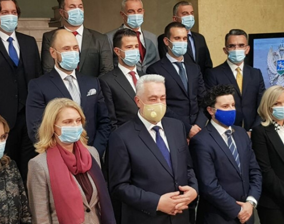 "Vladu Crne Gore potrebno hitno rekonstruisati"