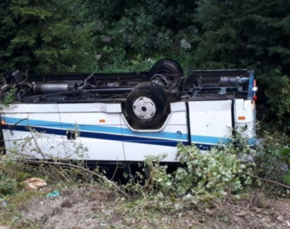 G. Vakuf: Prevrnuo se autobus, 16 lica povrijeđeno