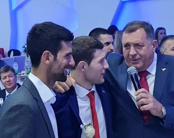 Đoković na svadbi Nemanje Majdova na Sokocu