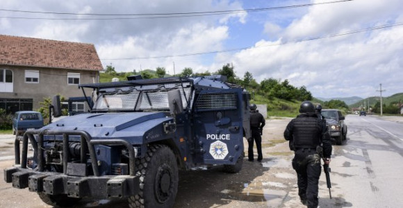 Блиндирана возила и јединице Росу на Јарињу и Брњаку