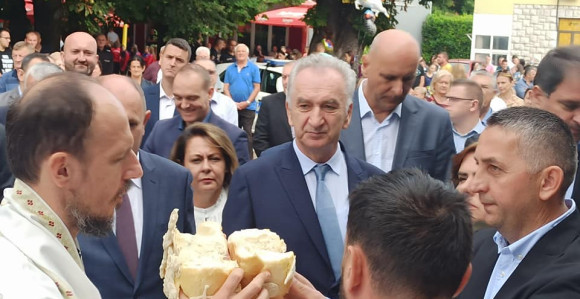 Za ostanak ljudi treba poboljšati privredni ambijent