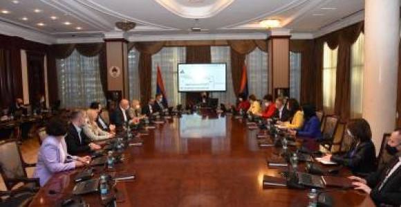 Влада од Парламента тражи повећање гаранција за нове милионске кредите