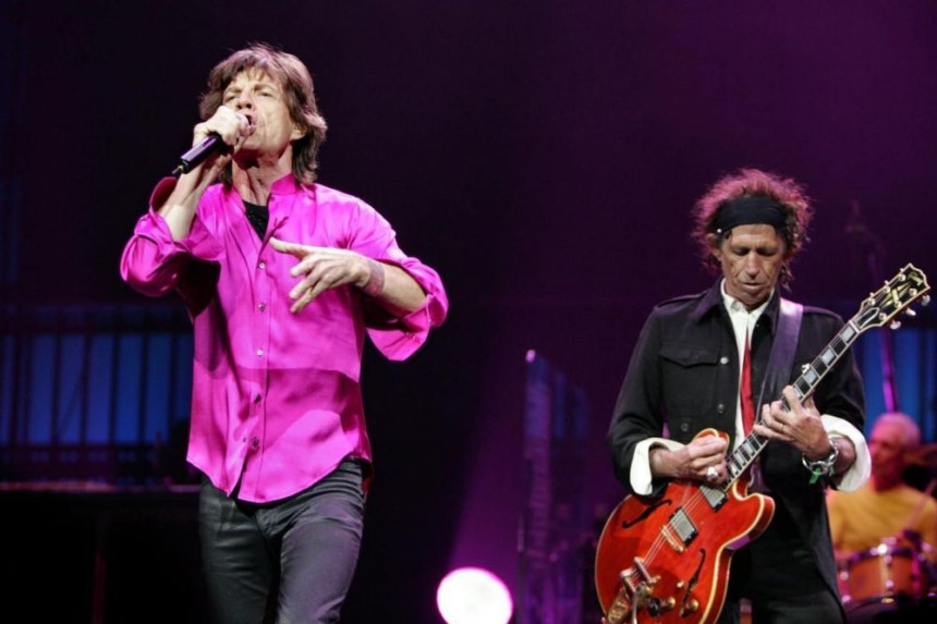 Roling Stonsi posvetili koncert voljenom bubnjaru Čarliju Votsu!