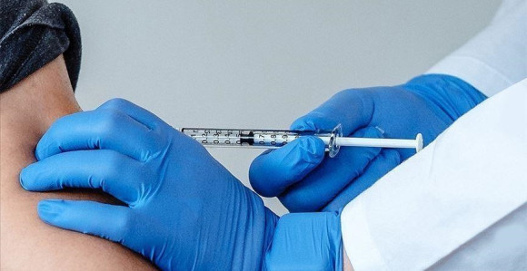 Udario medicinsku sestru zbog davanja vakcine