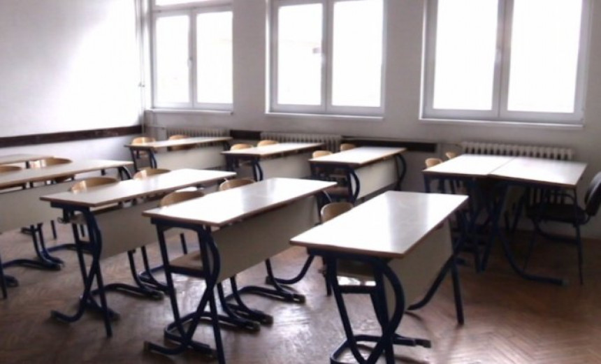 Virus korona sve više zatvara školske učionice