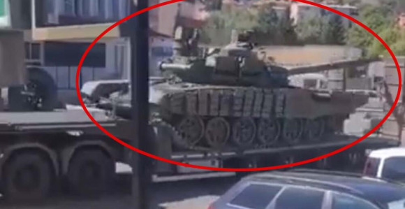 Kolona tenkova Vojske Srbije na putu ka Jarinju
