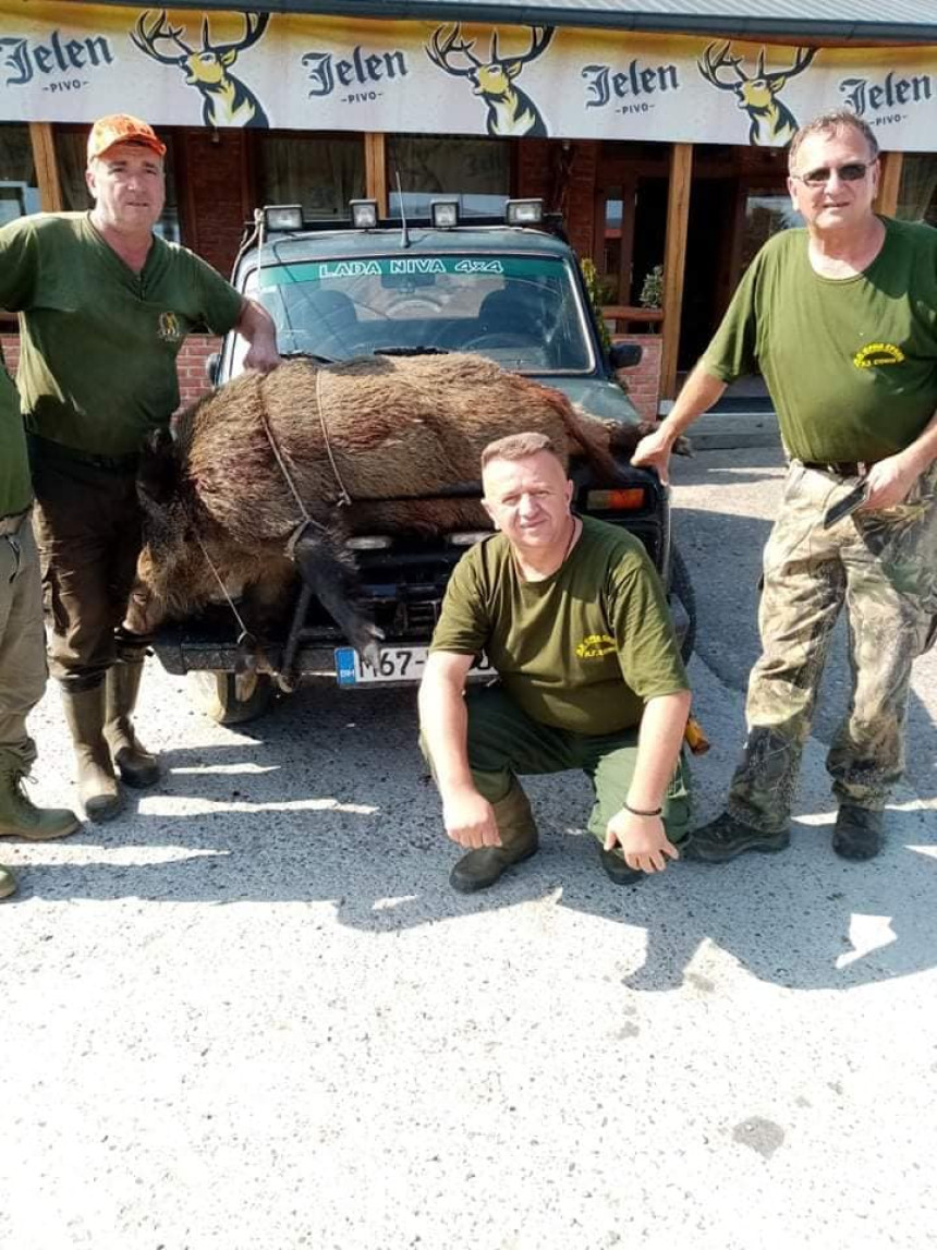 Srbac: Odstrijelio vepra teškog 150 kilograma