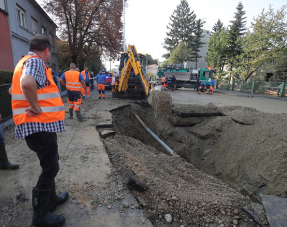 Zagreb: Poplava, voda dizala asfalt na ulicama