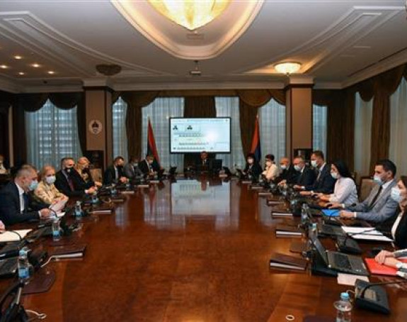 Ministar i direktori bolnica brane se saopštenjem