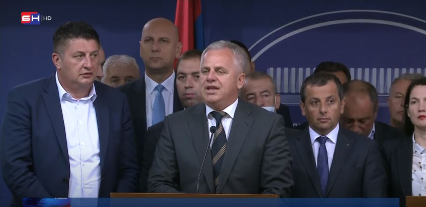 Korumpirana Vlada je pala, Šeranić i Višković pobjegli od naroda! (VIDEO)