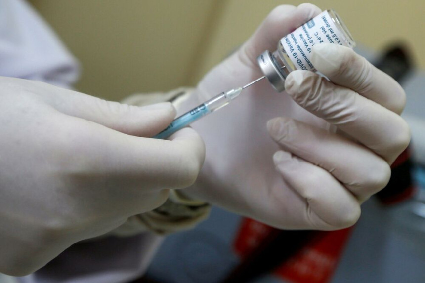 Nakon smrti djevojke stopirana vakcinacija