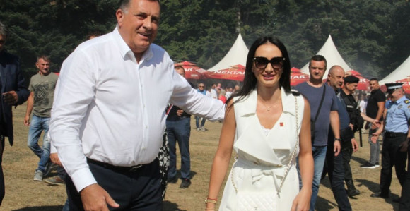 Повуците се сами, доста сте се иза Милорада скривали!