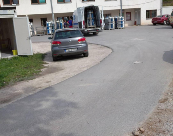 U bolnicu u I. Sarajevu dopremljene boce s kiseonikom
