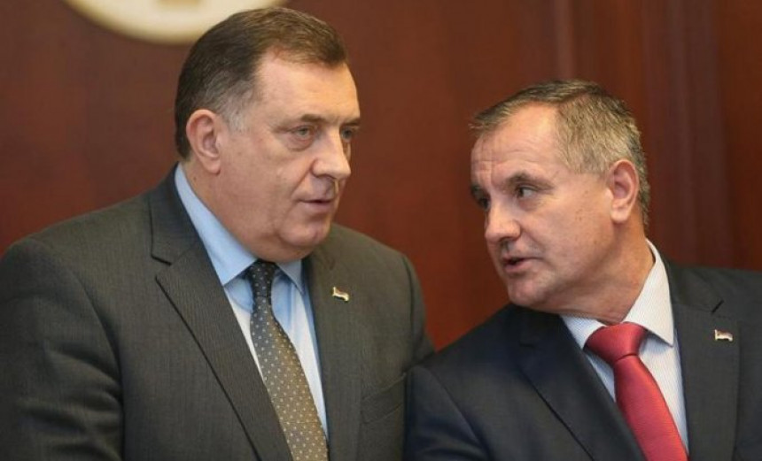 Višković i Šeranić nudili ostavke, ali Dodik odbio