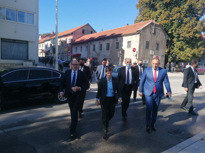 Ana Brnabić u Nevesinju: Srbija će uvijek biti tu (VIDEO)