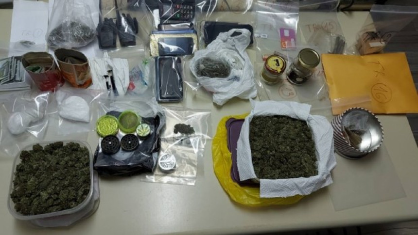 Код брачног пара пронађен килограм дроге, муниција ...