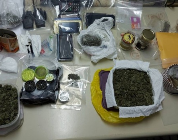 Код брачног пара пронађен килограм дроге, муниција ...