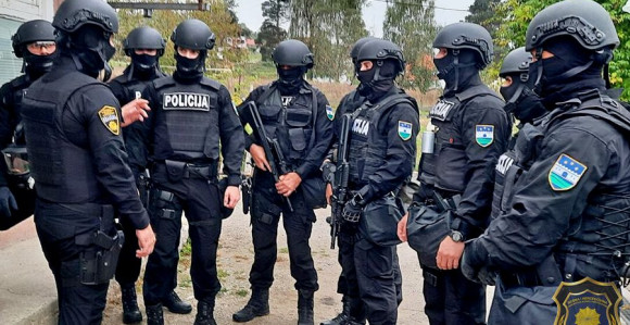 Predstavljali se kao bankari, pa krali novac sa računa