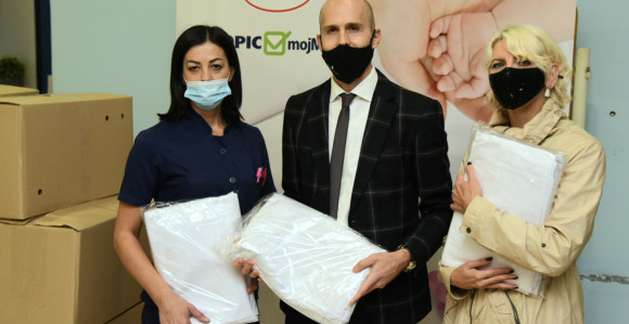 Tropic i mojMarket donirali posteljine za porodilje i bebe iz UKC Banja Luka