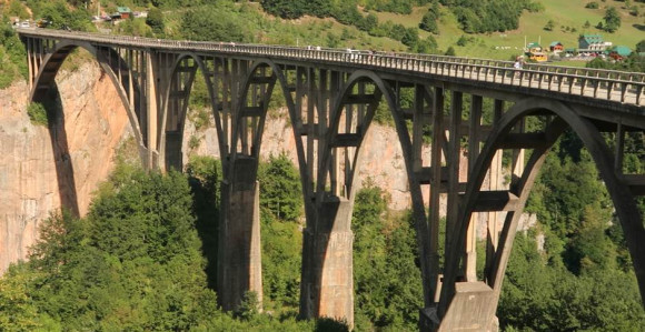 Radnik poginuo dok je pomagao turistkinji