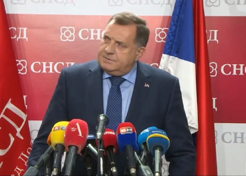 Dodik: Povlačimo odluke za Oružane snage, UIO i VSTS