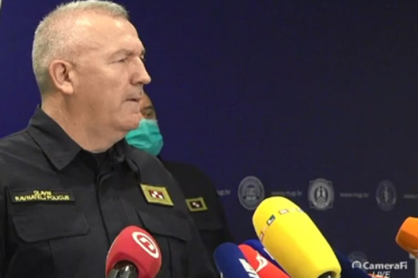 Policajci koji su migrante tukli suspendovani
