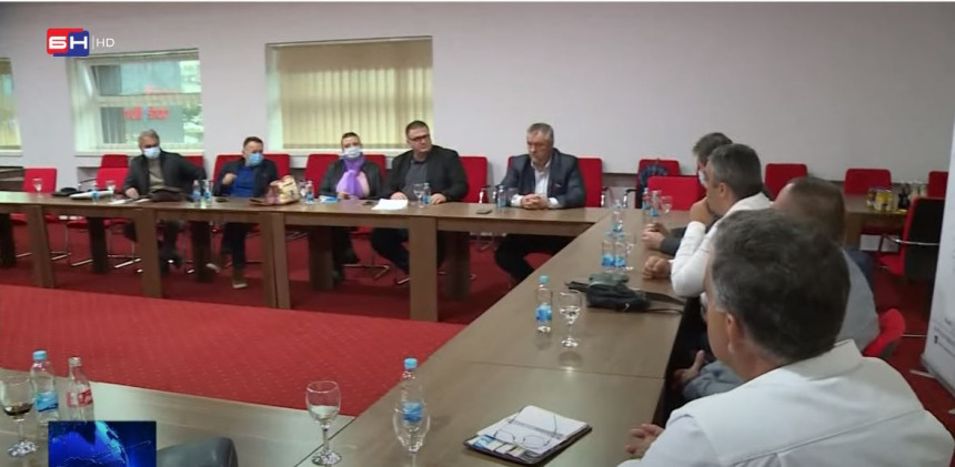 Radnici traže topli obrok i regres ili idu u proteste