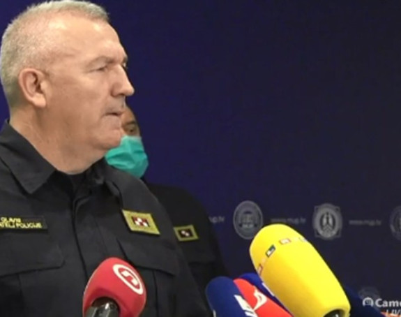 Policajci koji su migrante tukli suspendovani