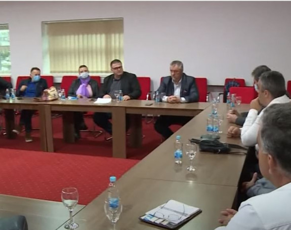 Radnici traže topli obrok i regres ili idu u proteste