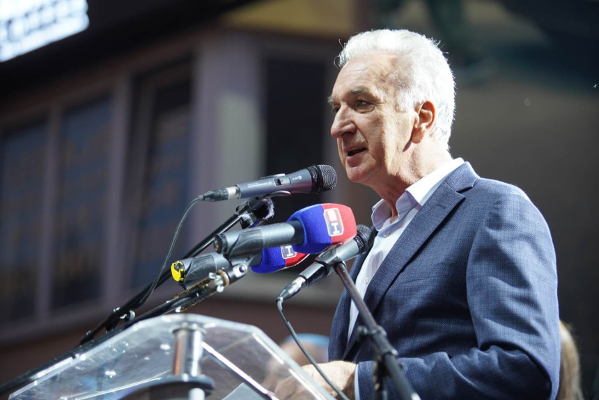Dodikove najave neozbiljne, SNSD prenio nadležnosti
