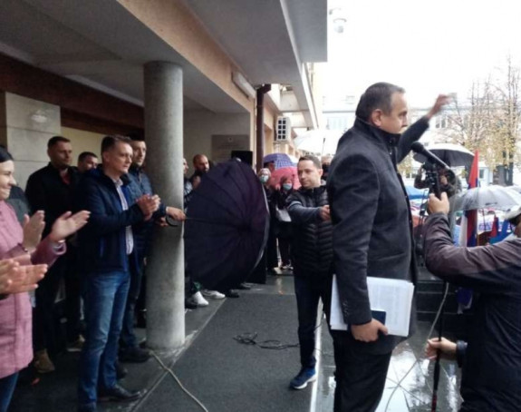 Čudna igra: Dodik mu javno traži smjenu, a danas ga zvao tri puta da ga podrži?!