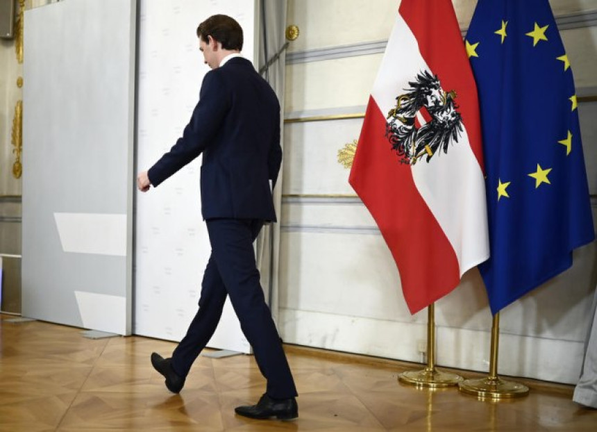 Nakon ostavke Seabstijan Kurc u debelom minusu