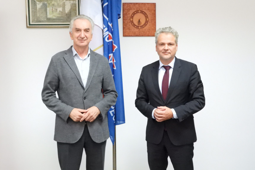 Vlast ne rješava probleme, prave krizu na krizu!