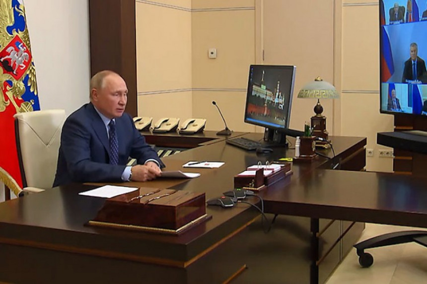 Путин се закашљао на састанку: "Сваки дан ме тестирају"