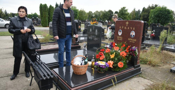 Održan godišnji pomen Bori Drljači pojavila se samo jedna pevačica!