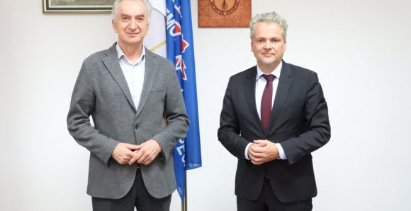 Vlast ne rješava probleme, prave krizu na krizu!