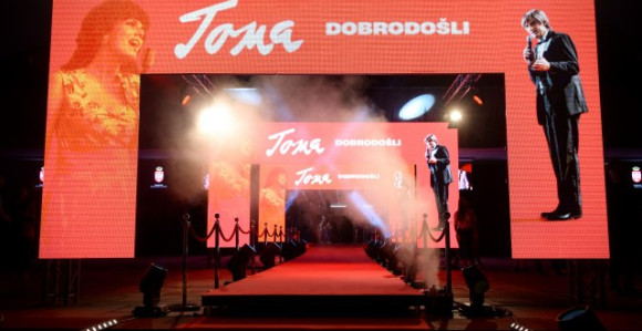 Prvo hapšenje zbog piratskih snimaka filma "Toma"