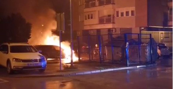 Banjaluka: Izgorio automobil, još jedno vozilo oštećeno