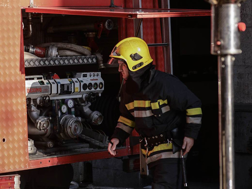 Drama u Novom Pazaru: Stanari se gušili, zgrada evakuisana