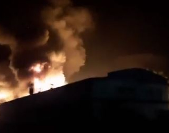 У Сребренику гори фабрика, саобраћај обустављен