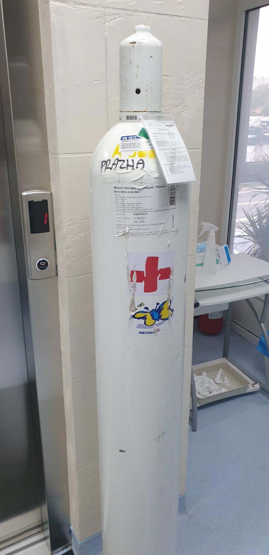 Pogledajte kako izgledaju boce s medicinskim kiseonikom u bolnicama Srbije (FOTO)