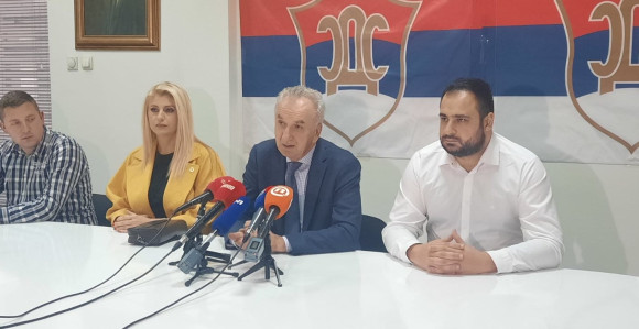 Dosta je više! Ljudi umiru dok vi igrate svoje lične igre iz komiteta!