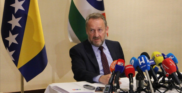 Izetbegović poziva na razgovore bez stranaca