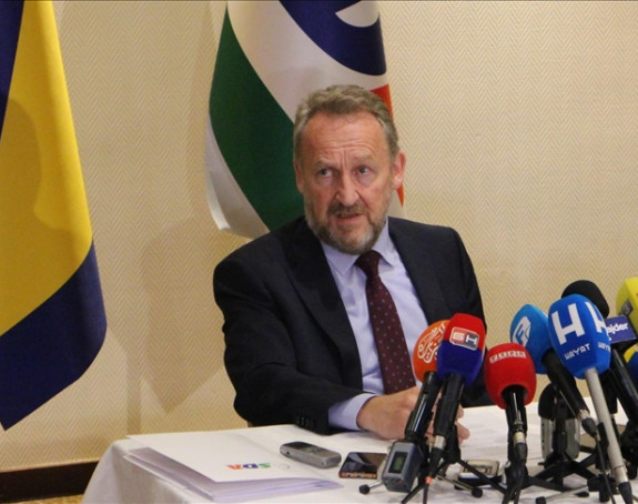 Izetbegović poziva na razgovore bez stranaca