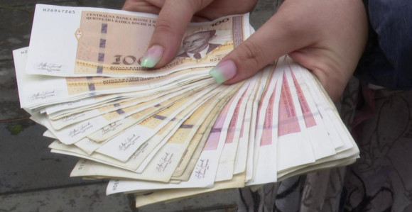 Неимаштина тјера на кредите, који су омча око врата