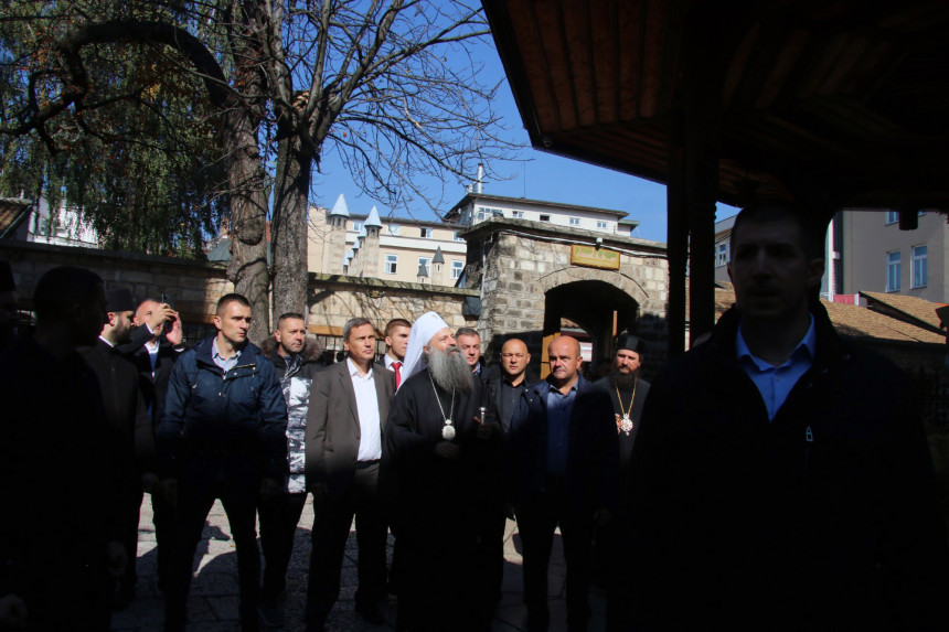 Patrijarh i episkopi prošetali centrom Sarajeva